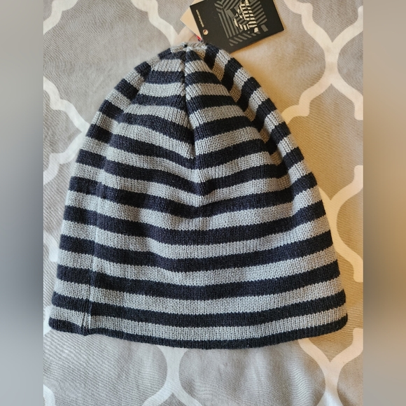 **NWT Quiksilver Gray and Black Stripe Logo Beanie - Picture 5 of 6
